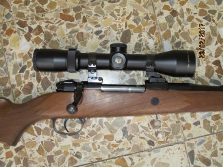 Se vende rifle de cerrojo Voere en calibre 30-06. Bien cuidado de maderas y pavon. Rifle muy preciso.Equipado 00