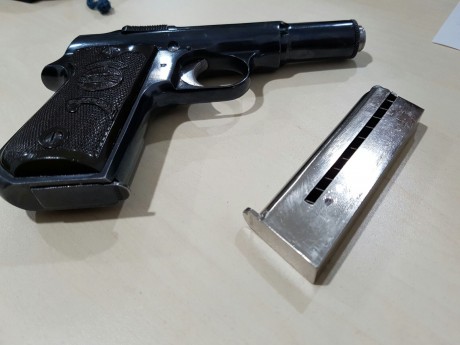 Hola a todos, un amigo del Club, no muy diestro en internet, vende pistola Astra modelo Falcon 4000, calibre 01