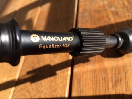 Bipode Vanguard modelo Equalizer 1QS. Con dos adaptadores para ser utilizado en 3 armas diferentes, sin 02