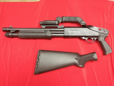 Buenas compañeros. 
Aquí os presento mi Stinger Tactical de corredera.  Una escopeta del calibre 12/76 31