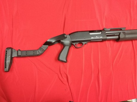 Buenas compañeros. 
Aquí os presento mi Stinger Tactical de corredera.  Una escopeta del calibre 12/76 30
