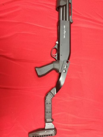 Buenas compañeros. 
Aquí os presento mi Stinger Tactical de corredera.  Una escopeta del calibre 12/76 41