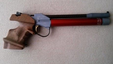 pistola Morini 162 e. Es de las primeras Morinis que van con una botella fija. Pistola revisada de arriba 01