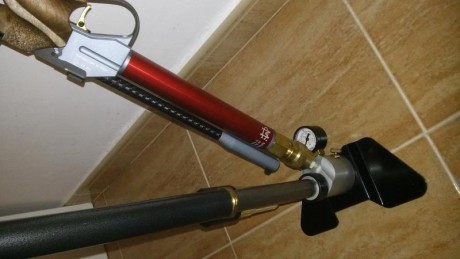 pistola Morini 162 e. Es de las primeras Morinis que van con una botella fija. Pistola revisada de arriba 21