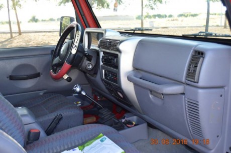 Hola compañeros, vendo mi Jeep Wragler 
Perfecto estado, el coche funciona perfectamente. Tiene la parrilla 00