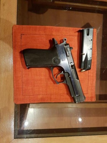 Se vende pistola, marca STAR,  modelo 30PK, calibre 9 mm pb, con un cargador. El estado es bueno. Preferiblemente 01
