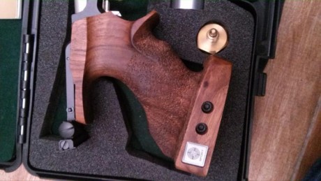 Vendo cacha en talla M de una Steyr Evo 10 mecánica, adaptable a las Evo10, Lp10, Lp50, Lp2 tanto en version 01