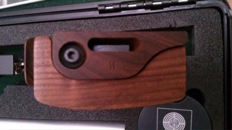 Vendo cacha en talla M de una Steyr Evo 10 mecánica, adaptable a las Evo10, Lp10, Lp50, Lp2 tanto en version 00