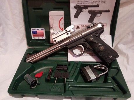 Pistola ideal para tiro,usada para subir de categoria.Tiene algunos extras,empuñadura,tornillo desarme.Tiene 02