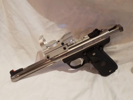 Pistola ideal para tiro,usada para subir de categoria.Tiene algunos extras,empuñadura,tornillo desarme.Tiene 01
