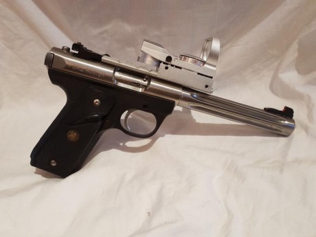 Pistola ideal para tiro,usada para subir de categoria.Tiene algunos extras,empuñadura,tornillo desarme.Tiene 00