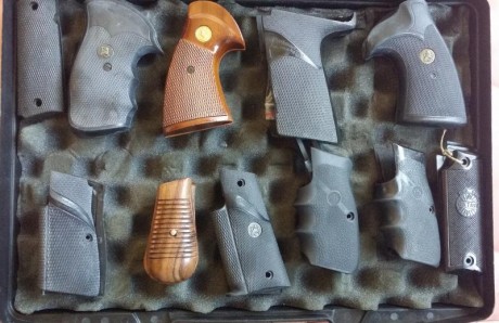 vendo cachas para las siguientes armas. contesto por privado
astra 400 - Una de las cachas con ligera 02
