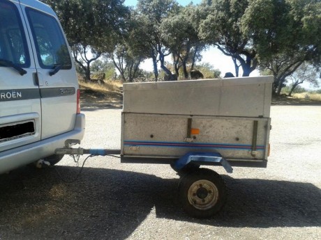 Se vende remolque para perros, caza, leña, etc. Tiene cerradura con llave.
Perfecto estado.
Precio: 300 02