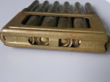 Vendo peine del año 1936 para fusil italiano Carcacano.
Está en muy buen estado.
Precio 15€. 00