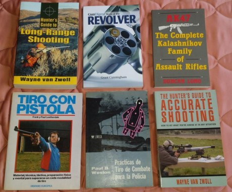 Vendo estos libros. comprando tres o mas gastos envio gratis. contesto por privado
FAL rifle casi 1000 00
