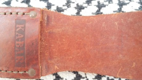Hola a todos. Vendo este kabar usmc con mango y funda de cuero. Esta nuevo y sin uso. Tiene algunas marcas 10