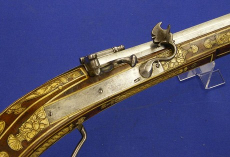 Voy a colocar unas fotos de un arma larga alemana de llave de mecha del siglo XVI. 172