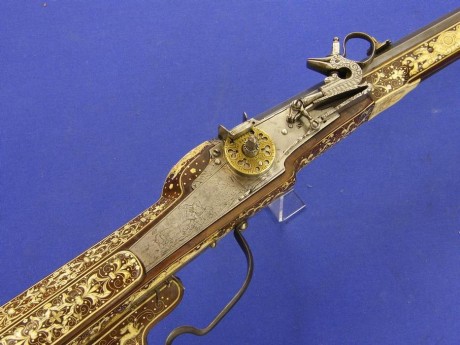 Voy a colocar unas fotos de un arma larga alemana de llave de mecha del siglo XVI. 12