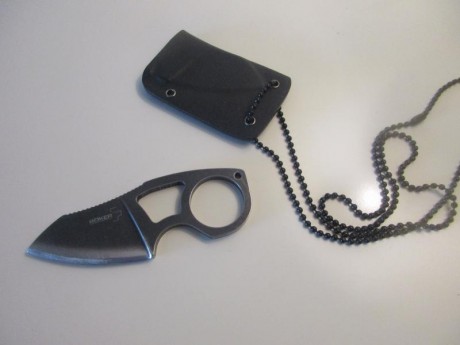 BOKER MAGYAR - 440 C - LAMNINA 6 CM - NECKKNIFE - KYDEX - COMO NOVO - 30 EUR 00