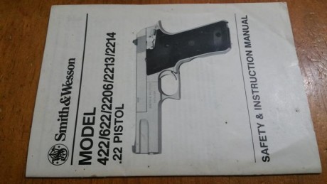 Hola  . En el fondo de un cajón encontré este viejo libro de uso de mi querida y nunca olvidada  s&w 02