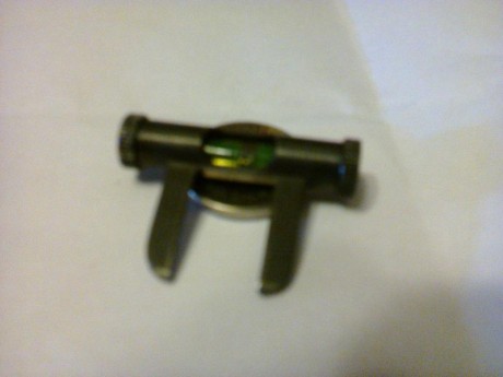 Vendo un nivel de burbuja Original Pedersoli, nuevo. Para instalar en los túneles de ése fabricante.
Medida 00