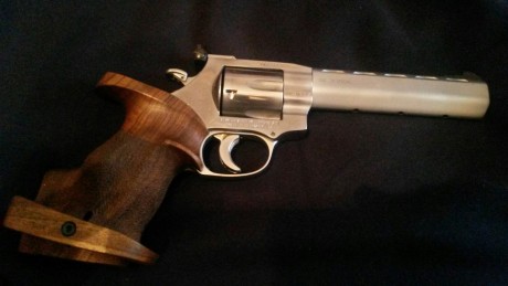 Hola a todos, pongo a la venta un revólver Weihrauch Calibre 38. Monta cachas Nilh. Tiene poco uso y soy 02