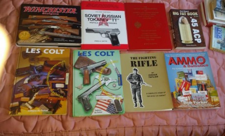 vendo libro LUGER tomo 1todo color 15 euros  VENDIDO
contesto por privado , comprando 3 libros o mas envio 02