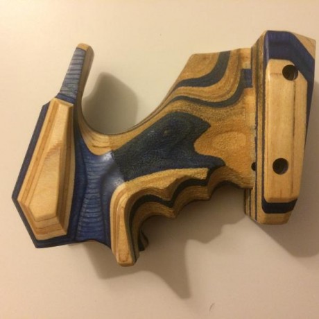 Vendo cacha M para zurdo para pistola aire comprimido Walther LP300 Xt.
Perfecto estado. Practicamente 02