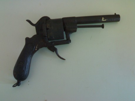 Hola, el otro dia me encontre esto colgado de una la paded y ni marca ni modelo, con la capa de oxido 00