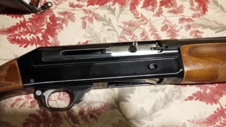 Vendo escopeta repetidora de caza de la marca BENELLI, modelo SAUT G, del calibre 12. La escopeta es muy 02