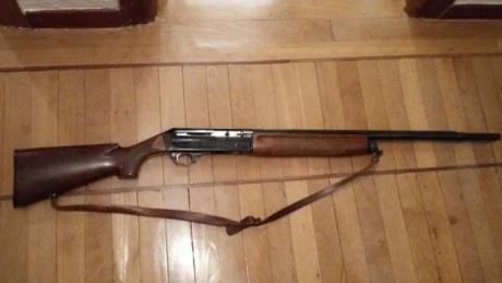 Vendo escopeta repetidora de caza de la marca BENELLI, modelo SAUT G, del calibre 12. La escopeta es muy 01