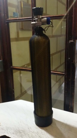 Hola vendo esta botella de buceo de 3 litros y 300 Bar retimbrada hasta 7/17 con estación de carga DIN 00