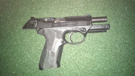 Se vende beretta px4 storm en calibre 9mm, cañón de 4″, con TRES CARGADORES, dos cargadores de 17 y uno 01