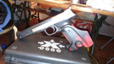 Hola.

Un compañero me pide que le ayude a anunciar la venta de su Hammerli del .22LR.

Esto es lo que 12
