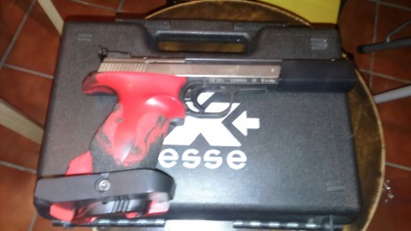 Hola.

Un compañero me pide que le ayude a anunciar la venta de su Hammerli del .22LR.

Esto es lo que 20