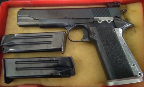Un amigo vende pistola Llama, modelo MAX II, calibre 38 SA, preparada para IPSC estandar, dos cargadores 02