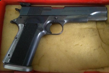 Un amigo vende pistola Llama, modelo MAX II, calibre 38 SA, preparada para IPSC estandar, dos cargadores 01