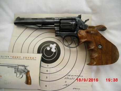 Cañon de 6" como espejo, cacha semianatomica, todo completo en caja original. Sin desperfectos algunos 01