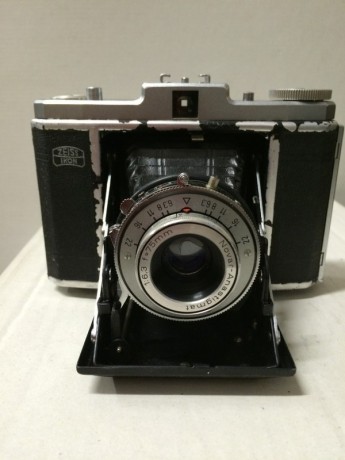 Vendo estas 2 cámaras de fotos Zeiss. Autenticas piezas de museo. No se si funcionan, imagino que si, 01