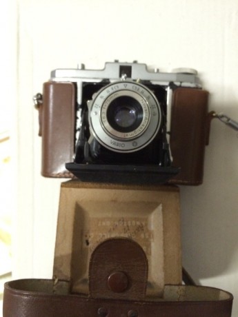 Vendo estas 2 cámaras de fotos Zeiss. Autenticas piezas de museo. No se si funcionan, imagino que si, 00