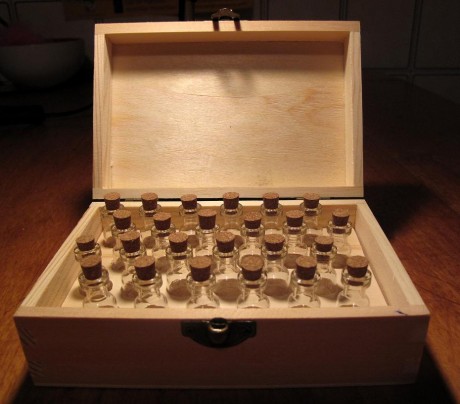 Buscando botes para llevar las dósis de pólvora, me encontré en ebay con unas botellitas de cristal y 140