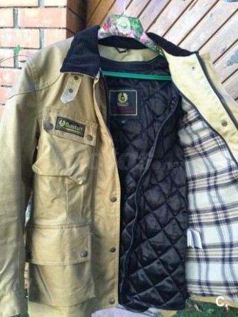 VENDO chaqueta de moto con protecciones tourist trophy talla 40, de tela encerada, equivale a una M ,,,,preferentemente 00