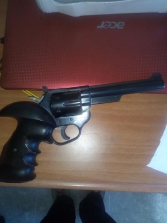 Vendo Tanfoglio match 9mm 5pulgadas un cargador con maletín.325 euro con portes incluidos.luego una cz75bd 02