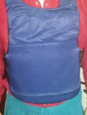 vendo chaleco antibala interior usado pero en buen estado con su funda de transporte 150 euros contesto 00