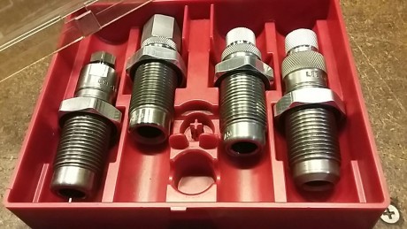 Cambio dies del calibre .40 S&W de Lee (incluido 4 die) por dies de 9 mm. parabellum.
Estan nuevos.
Ubicación: 00
