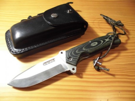 Vendo cuchillo muela bowie de los años 70/80.
Puede tratarse de una reedición hecha en los años 80, de 60