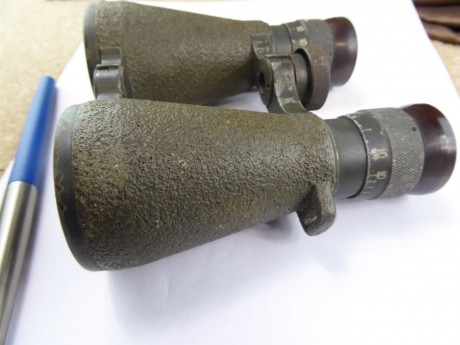 Vendo estos prismáticos Zeiss de la Primera Guerra Mundial. Los compre hace años en un rastro en Londres. 02