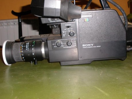 Cambio:

-Videocámara SONY BETAMAX (equipo completo funcionando): Videocámara, estuche original, cargador 02