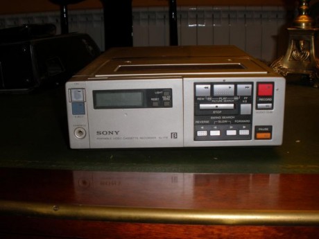 Cambio:

-Videocámara SONY BETAMAX (equipo completo funcionando): Videocámara, estuche original, cargador 00