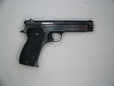 Pistola  modelo 1935 A MARINA, calibre  7.65 F,  en libro de coleccionista, en tiro . la primera sig 210 00